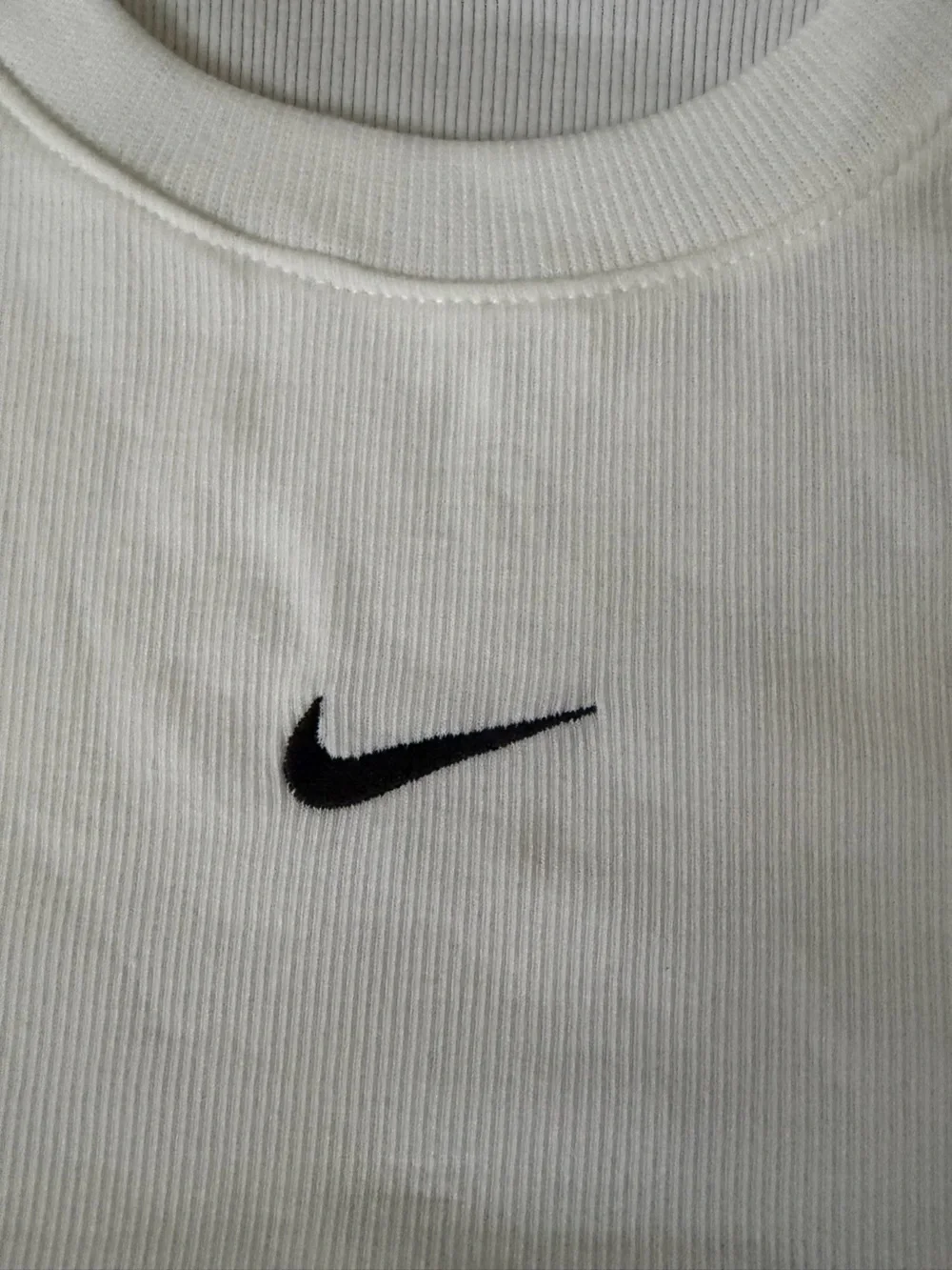 Nike women’s cropped white Ribbed Tank Top with Black Swoosh Small size NWT